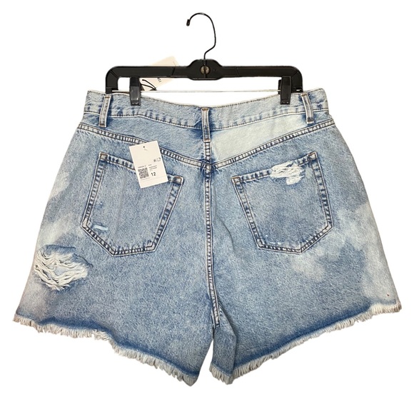 Forever 21 ✨ light blue denim jean distressed shorts sz 12 - Picture 2 of 5